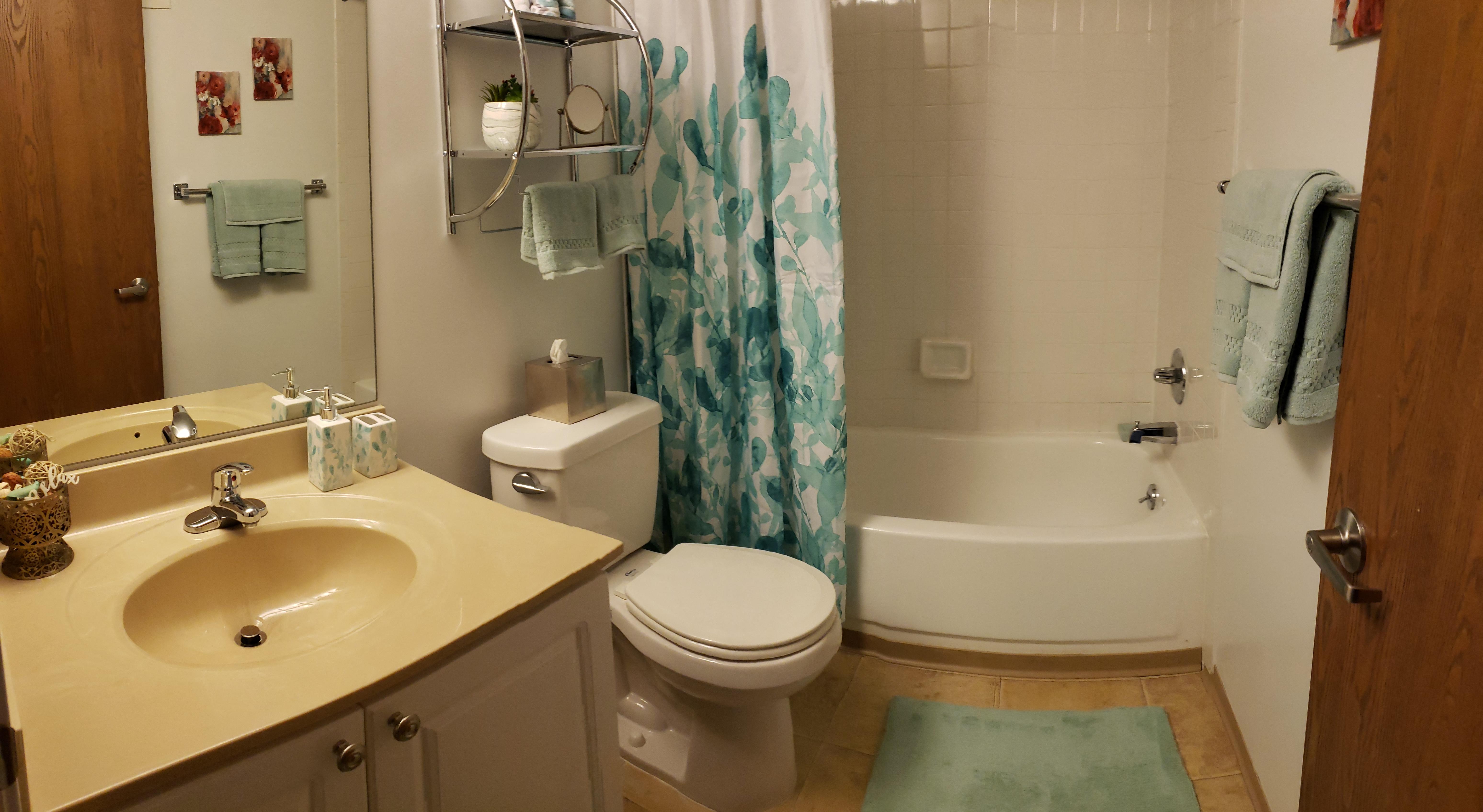 Photos and Video of Crystal Lake Apartments in Pontiac, MI